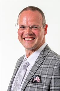 Profile image for Councillor Darren Hobson